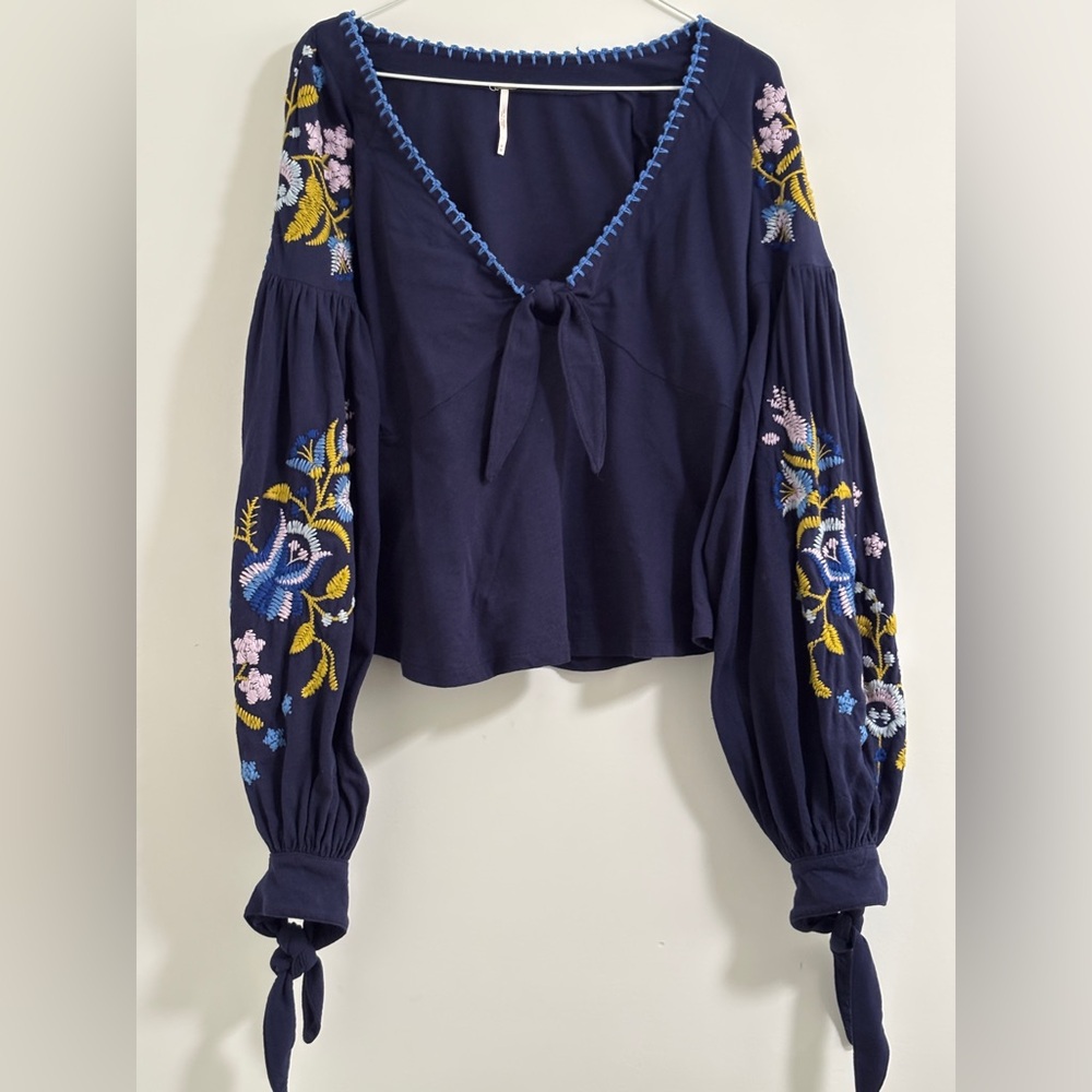 Free People Navy Blue Embroidered Blouse w Juliette Sleeves Sz M - Picture 4 of 16